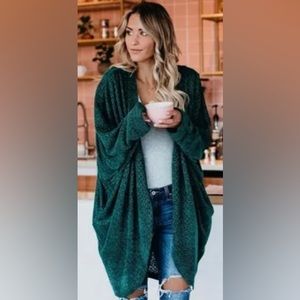 NWT- VICI Flawless Holiday Spirit Chenille Pocketed Dolman Cardigan. Si…